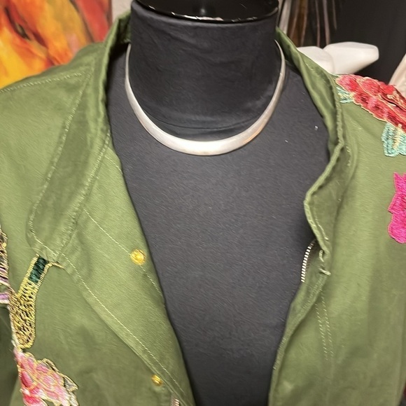 Embroidered green bomber jacket by Adore - Picture 4 of 11